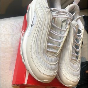 Airmax white .. Size 8.5